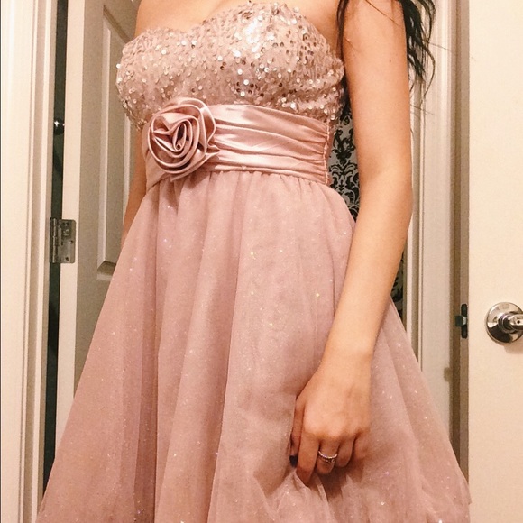 Glamorous pink party dress - Picture 3 of 4