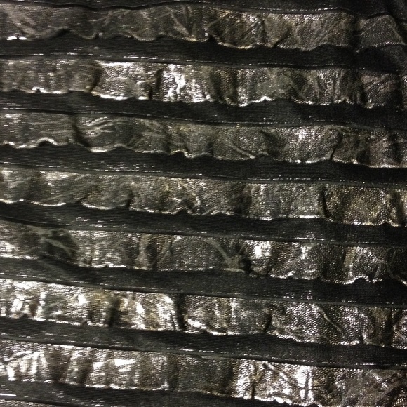 Black and silver miniskirt - Picture 2 of 2