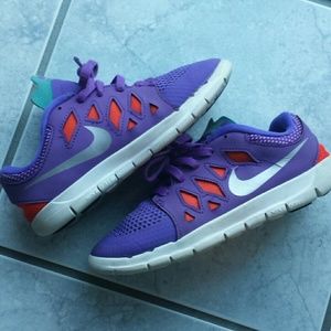 Girls 13.5 nike free run sneakers