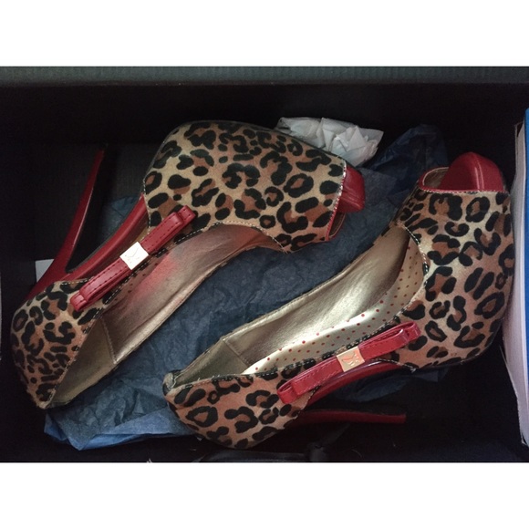 Leopard velvet high heels - size 5.5