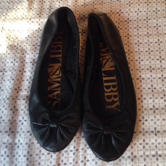 Black bow flats