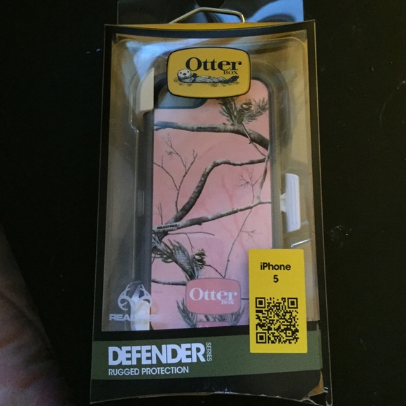Pink mossy oak otter box for iPhone 5