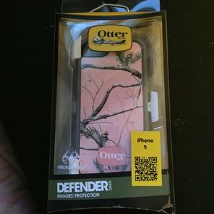 Pink mossy oak otter box for iPhone 5