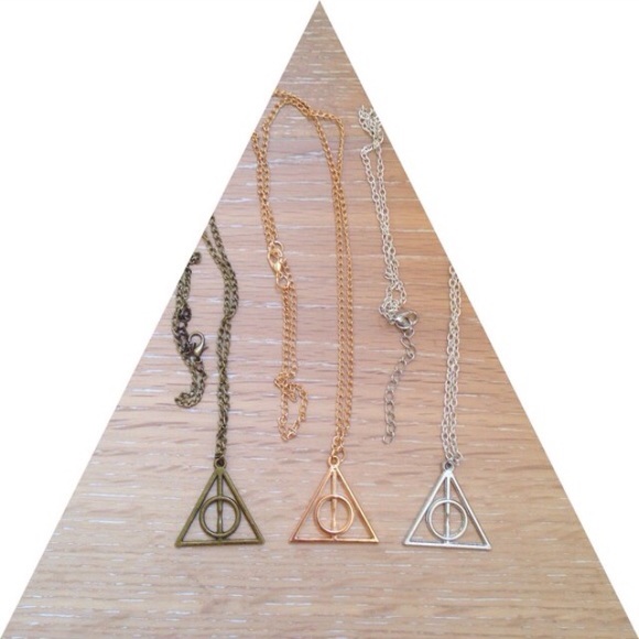 {SOLD OUT} Silver Deathly Hallows Necklace - Picture 2 of 2