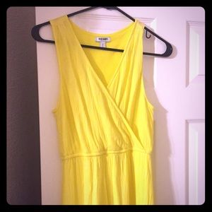 💛 Super cute yellow maxi dress from Old Navy.
