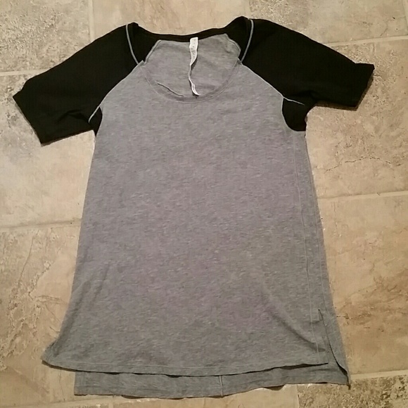 lululemon athletica Tops - Lululemon tee sz 8 euc