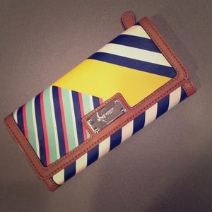 Nine West wallet