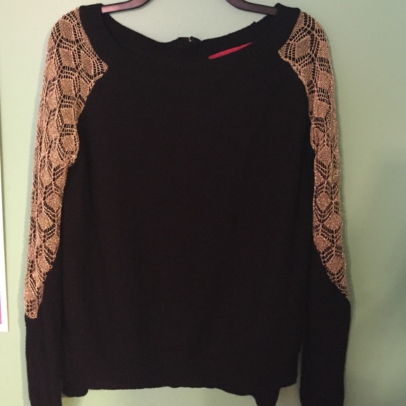 Akira black and gold sweater shirt