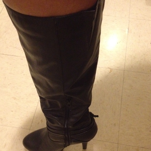 Hot Black Boots with Silver Buckles - Picture 3 of 4
