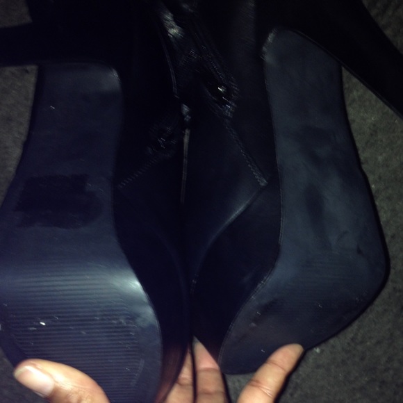 Hot Black Boots with Silver Buckles - Picture 4 of 4