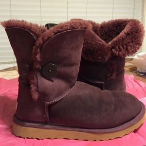 Uggs Bailey w/ button size 10