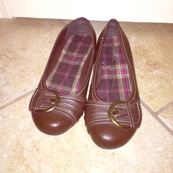 Shoes - Brown flats
