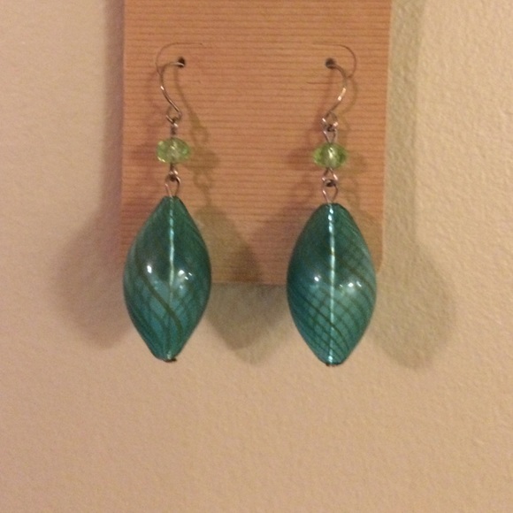 Necklace - Picture 2 of 3