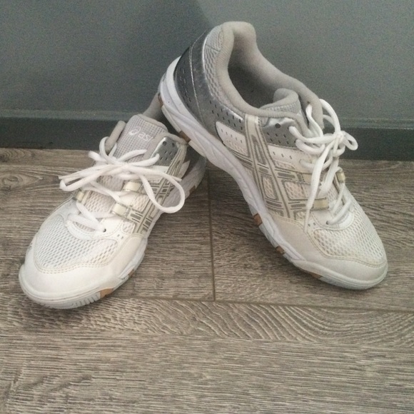 WOMENS VOLLEYBALL SHOES!!!!