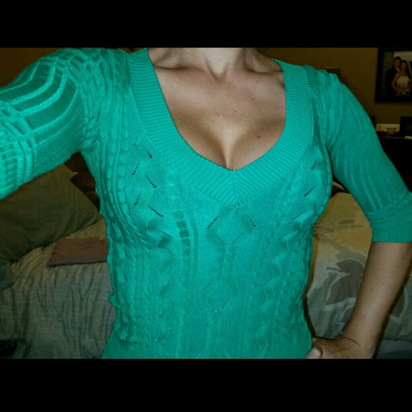 Green cable bandage like sweater