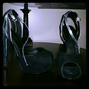 Colin Stewart 4"  velvet and faux snakeskin heels