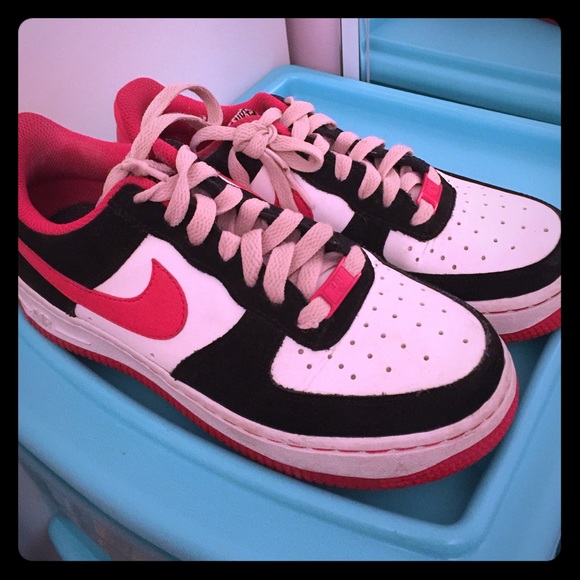 Nike's - Picture 1 of 3