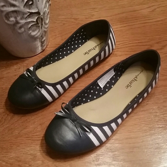 Charming Charlie Navy & White Flat