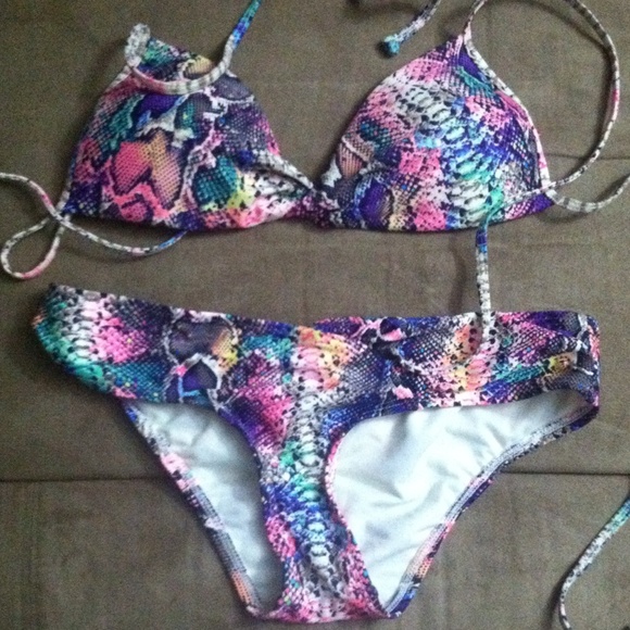 Bikini - Picture 3 of 3