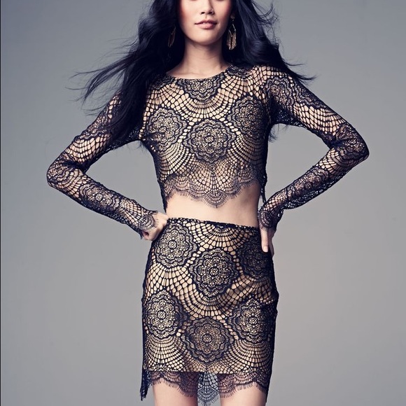 Lace skirt