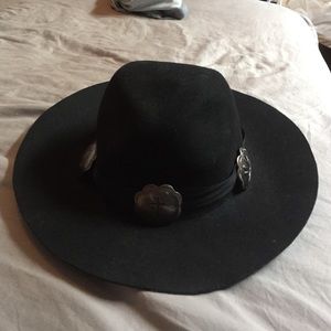 UNIF conch hat