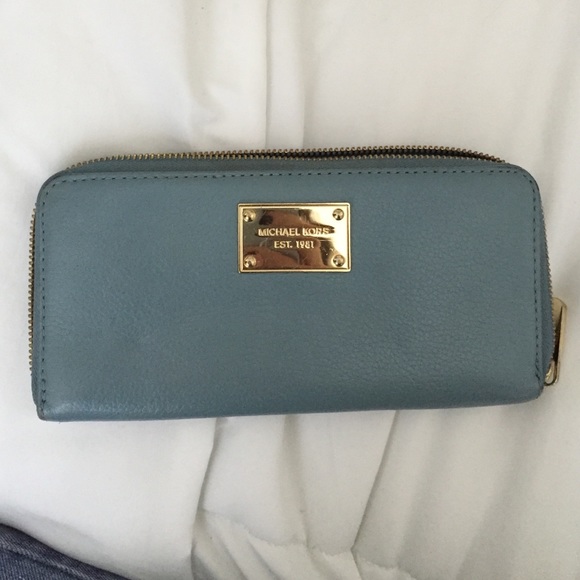 Michael Kors wallet robins egg blue