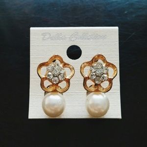 Gold crystal/pearl earrings