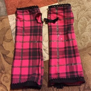 Fingerless gloves (pink and black plaid)