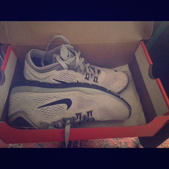 NEW IN BOX NIKE TRI FIT 4.0 Women's shoe