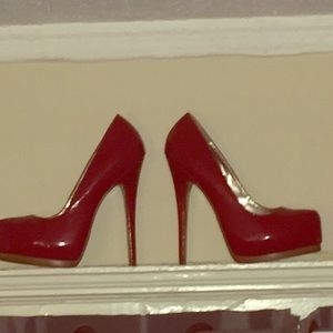 Steve Madden red pumps