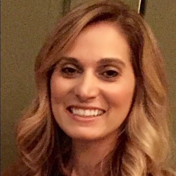 Meet your Posher, Debbie - Picture 2 of 2