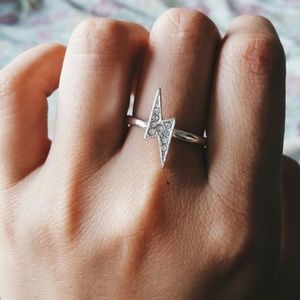 Lightning bolt ring