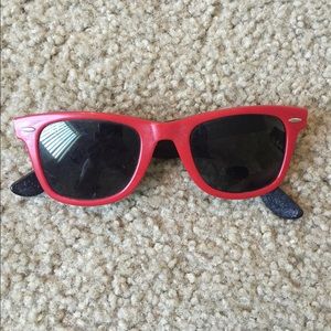 Red unisex Ray-Ban wayfarers