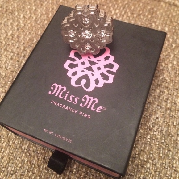 Miss Me Accessories - Miss me ring with perfume inside