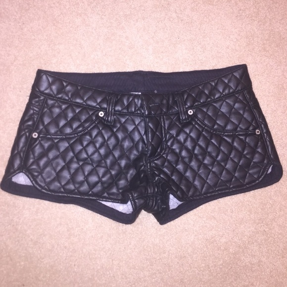 LF Stores Quilted Black Shorts - 27