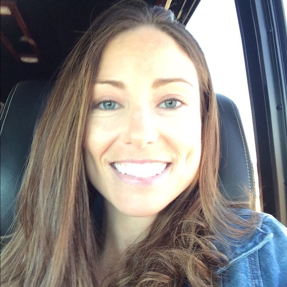 Meet your Posher, Laura - Picture 1 of 1