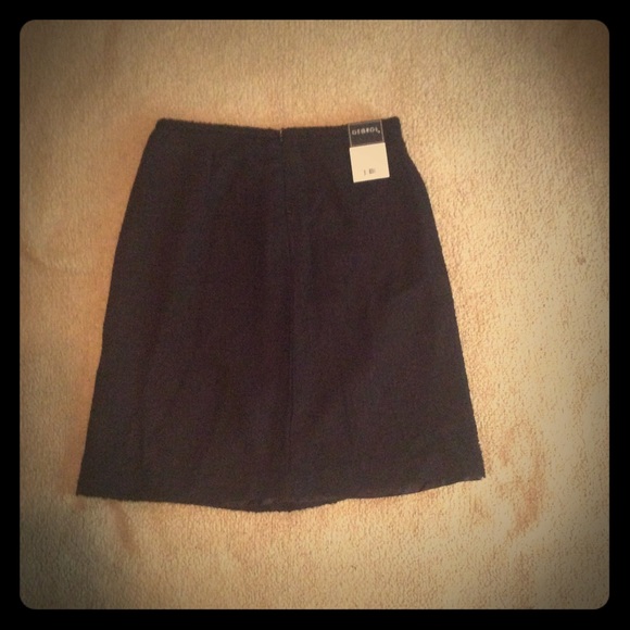 NEW WITH TAGS Boucle black pencil skirt size 6