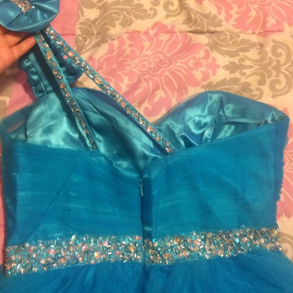 Super cute prom dress I only wore 1 perfect dress