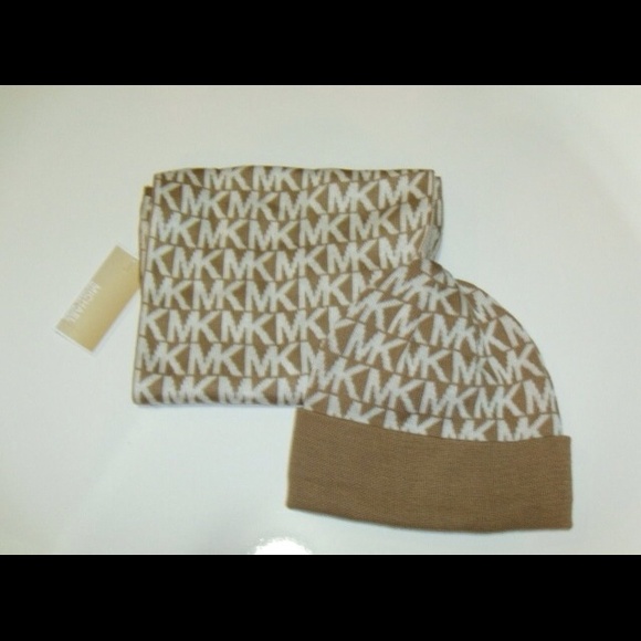 Michael Kors Women's 2 piece scarf and beanie