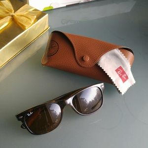 RAY-BAN Wayfarer CLASSIC BROWN Tortoise Sunglasses