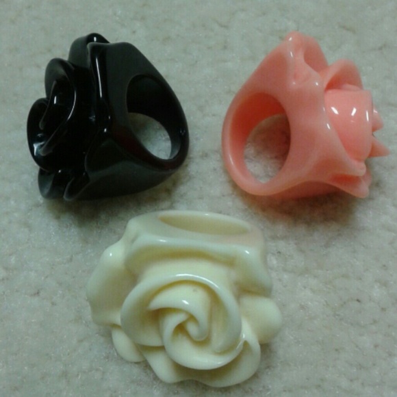 Lot of 3 bold resin flower rings