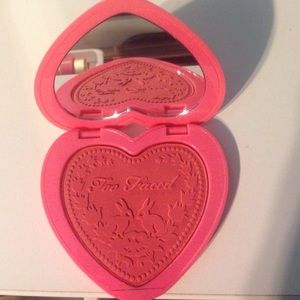 Too faced blush