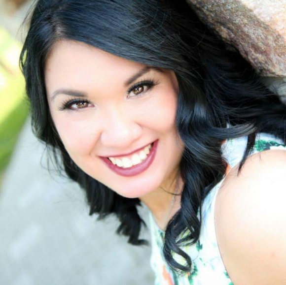 Meet your Posher, Jessica - Picture 2 of 8