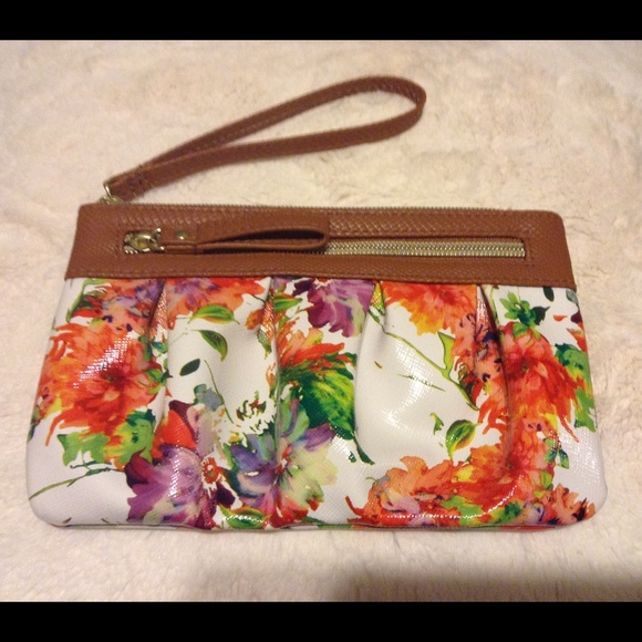 Apt. 9 Clutches & Wallets - NWOT flirty floral wristlet