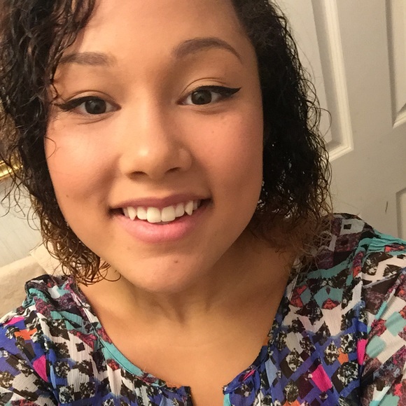 Meet your Posher, Alexis