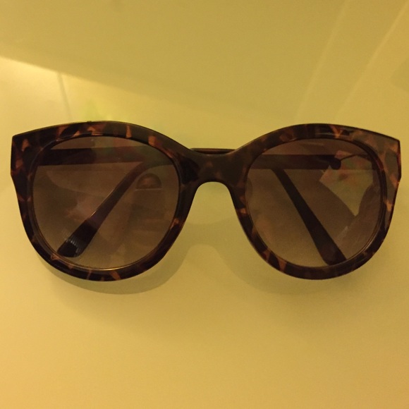 Target tortoise style sunglasses