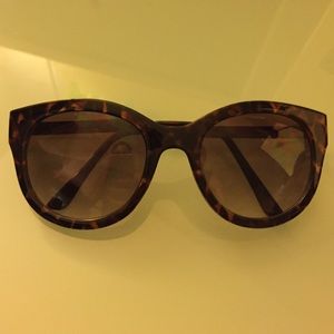 Target tortoise style sunglasses