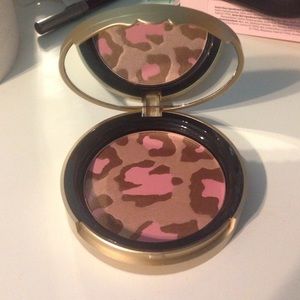 Too faced blushing bronzer