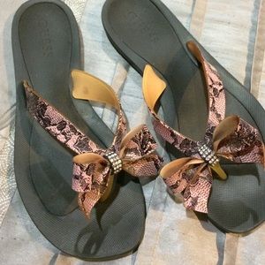 Guess Flip Flops