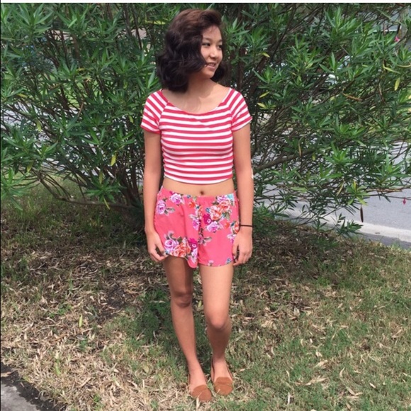 🚫SOLD🚫 Flora Pattern Shorts - Picture 2 of 3